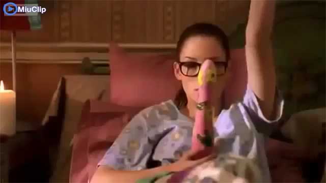CÃ´ gÃ¡i Ä‘ang tá»± sÆ°á»›ng thÃ¬ bá»‹ bá»‘ máº¹ phÃ¡t hiá»‡n