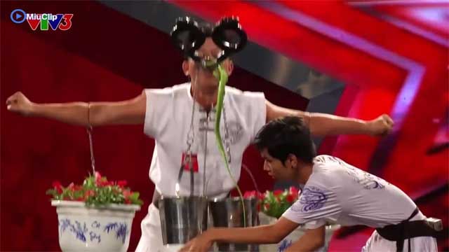 Vietnam's Got Talent 2014 - Nuốt rắn, nuốt kéo, nâng chậu hoa - Nhóm Bảo Cường