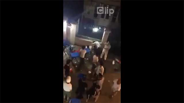 Bị đánh hội đồng thanh niên Hà Nội đỡ đòn cho bạn gái