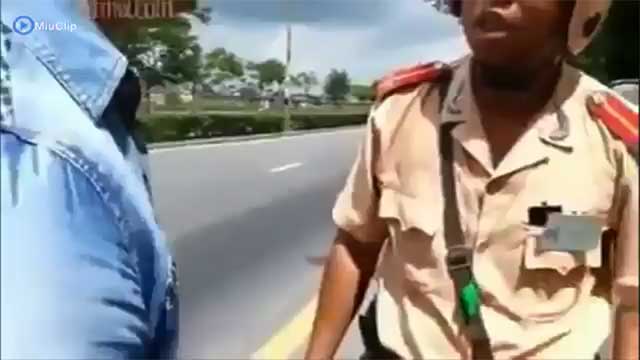 CSGT Hải Phòng gặp thanh niên cứng