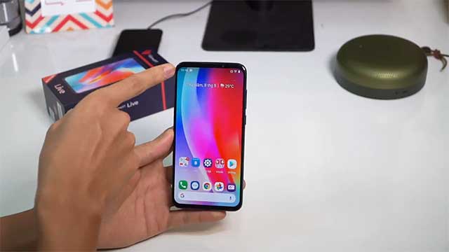 Mở hộp Vsmart Live giá 7 triệu đồng