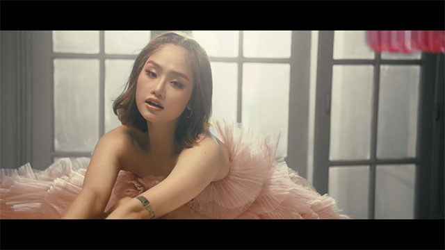 [Official MV] Vì Mẹ Anh Bắt Chia Tay - Miu Lê x Karik x Châu Đăng Khoa
